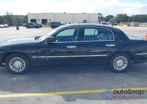 1998 Lincoln Town Car Signature из США, поврежденный, VIN 1LNFM82W4WY732328